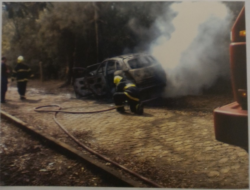 Investigação de incêndios em sinistros automotivos – combate ao incêndio do veículo